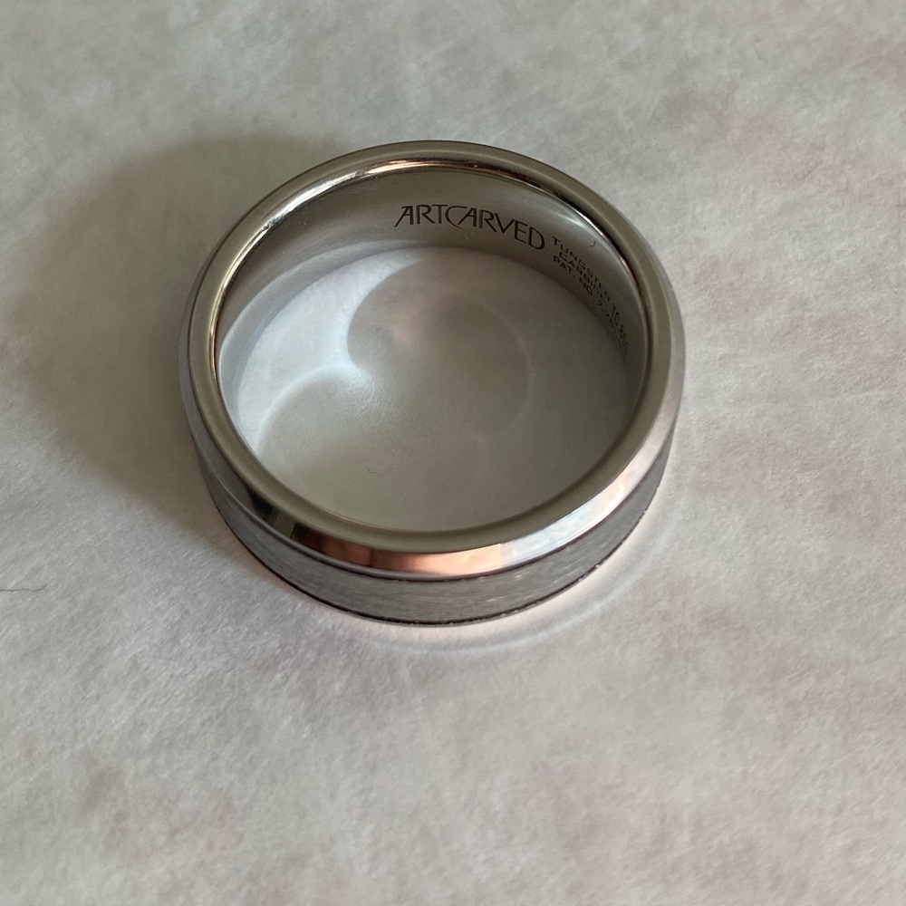 ArtCarved Tungsten Carbide Men’s Wedding B…